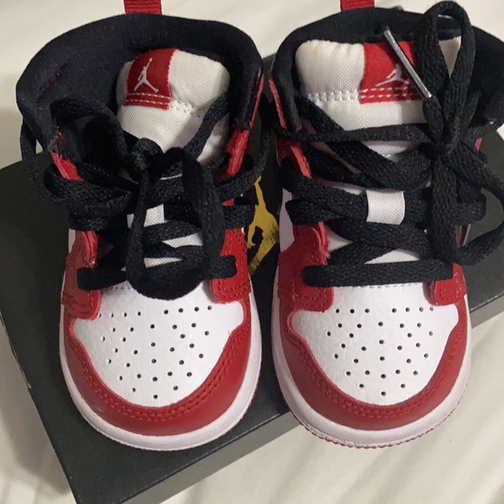 Nike jordan ones babies